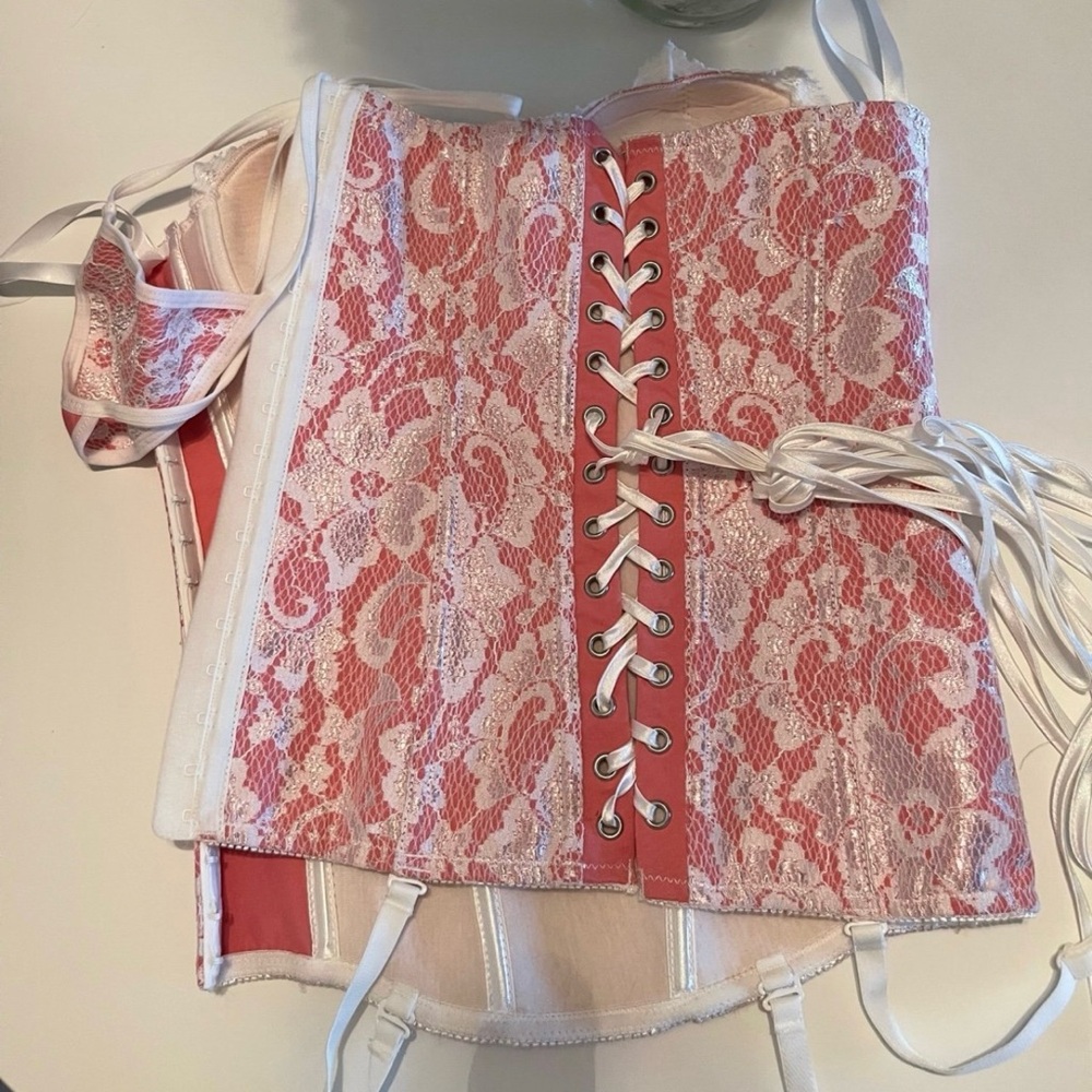 BRAND NEW Fredrick's of Hollywood Corset and Matching Thong